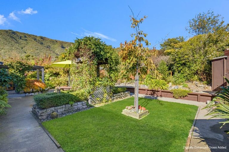 Photo of property in 76 Moana View Road, Waikawa, Picton, 7220