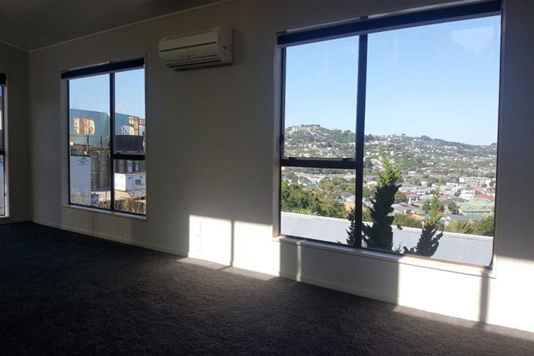 Photo of property in 98a Maupuia Road, Maupuia, Wellington, 6022