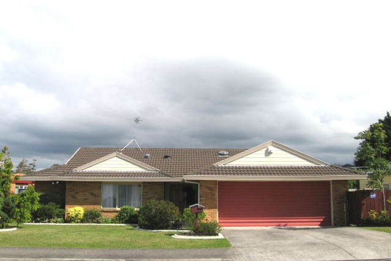 Photo of property in 21 Heversham Place, Glendene, Auckland, 0602