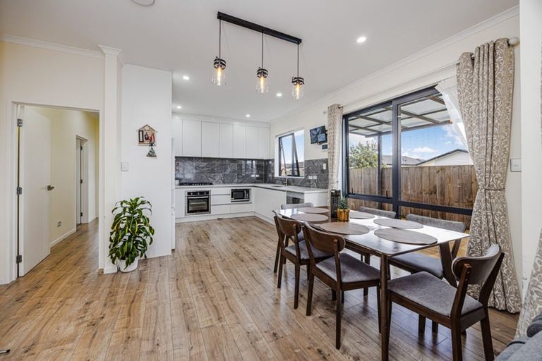 Photo of property in 12 Millfield Lane, Papakura, 2110