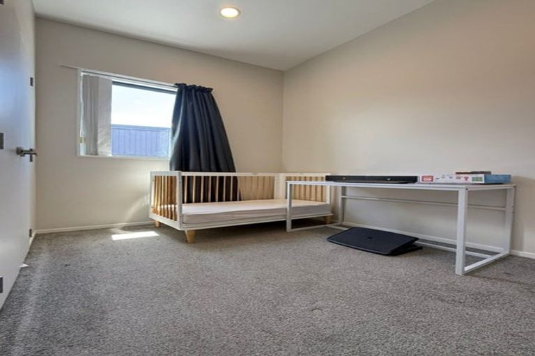 Photo of property in 6 Te Aparangi Road, Papakura, 2110