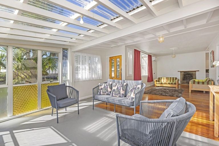 Photo of property in 77 Wallis Street, Raglan, 3225