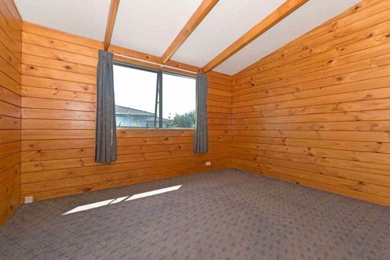 Photo of property in 1/28 Elizabeth Drive, West Harbour, Auckland, 0618