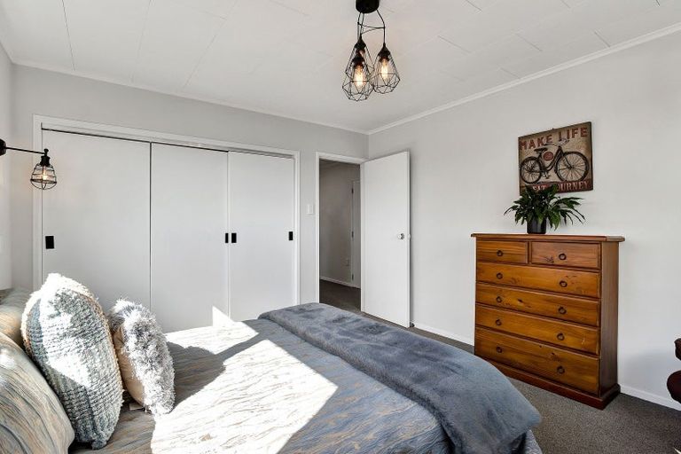 Photo of property in 11 Leatham Avenue, Strandon, New Plymouth, 4312