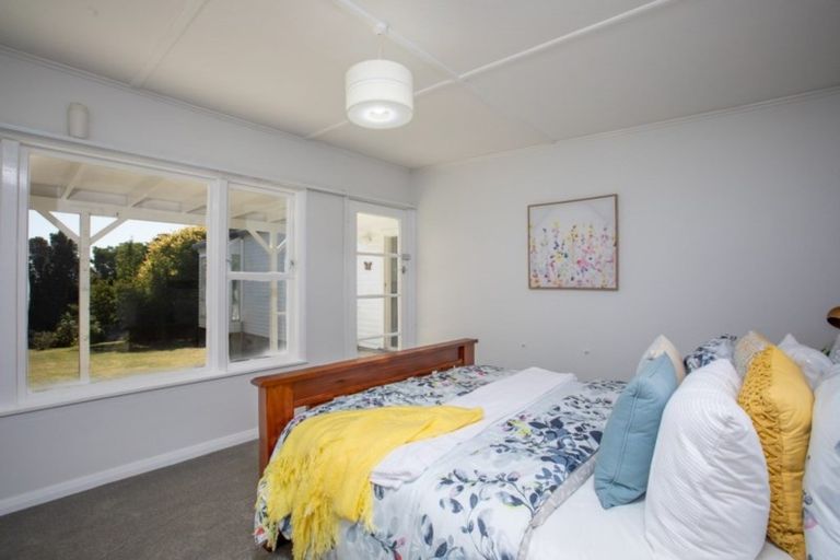 Photo of property in 64 Winara Avenue, Waikanae, 5036