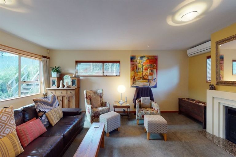 Photo of property in 10 Juliet Place, Forrest Hill, Auckland, 0620