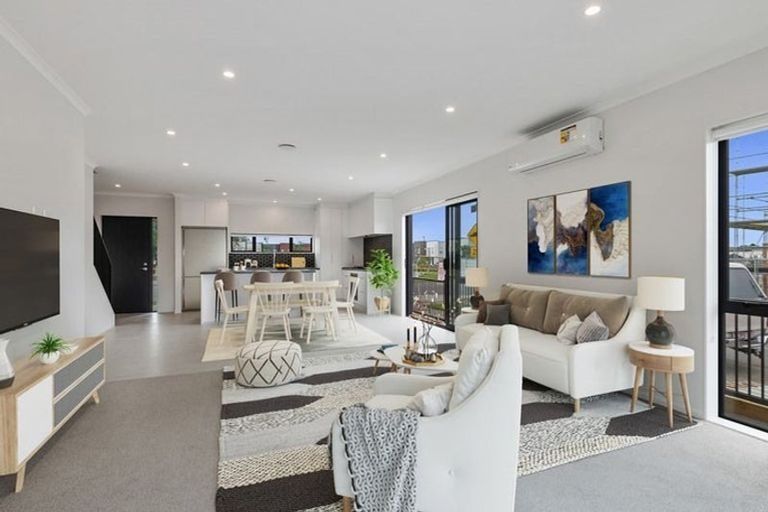 Photo of property in 53 Periko Way, Takanini, 2112