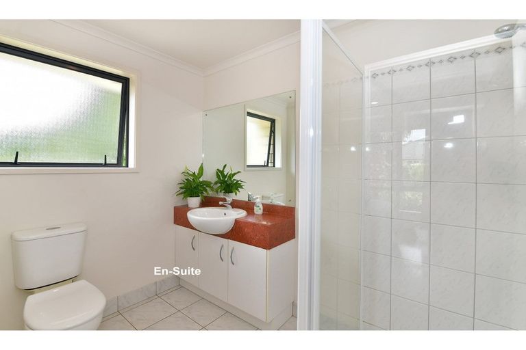 Photo of property in 8 Puhoi Close, Puhoi, Warkworth, 0994