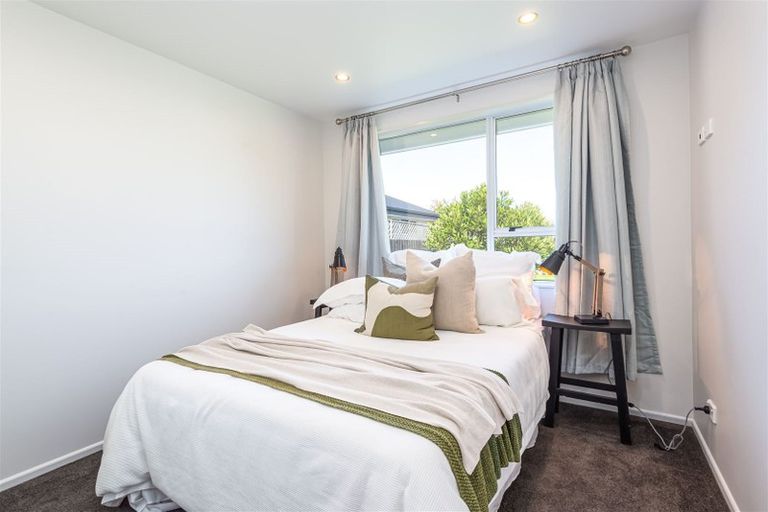 Photo of property in 15 Royal Park Drive, Parklands, Christchurch, 8083