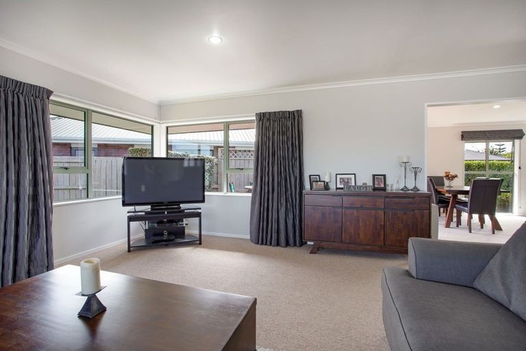 Photo of property in 4 Rothesay Place, Highbury, Palmerston North, 4412