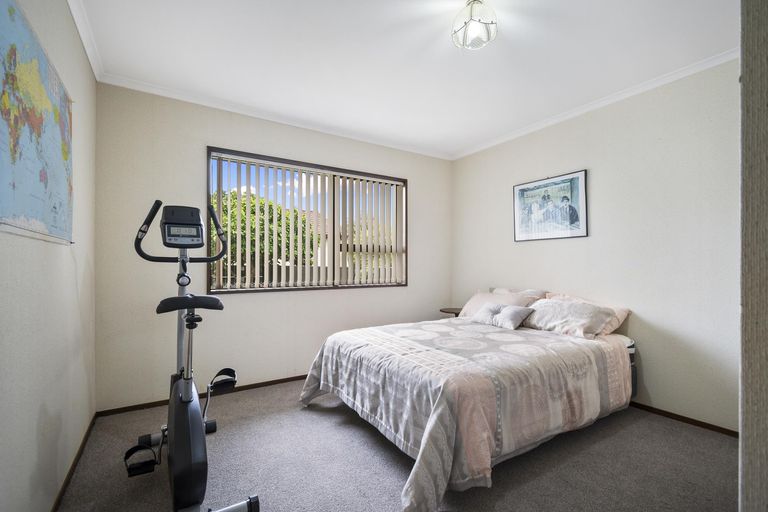 Photo of property in 27 Humphries Place, Awapuni, Palmerston North, 4412