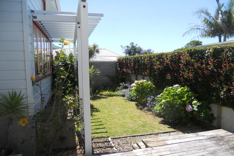 Photo of property in 128 Calliope Road, Stanley Point, Auckland, 0624