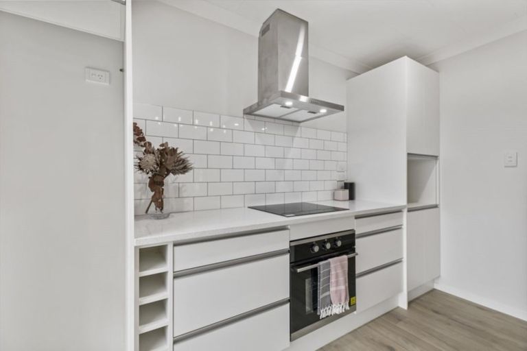 Photo of property in 17a Hillcrest Road, Hatfields Beach, Orewa, 0931