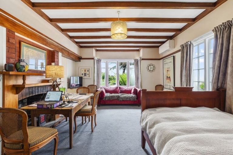 Photo of property in 51 Northland Road, Northland, Wellington, 6012