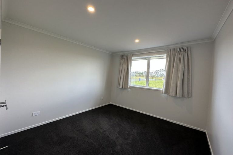Photo of property in 30 Te Piriti Road, One Tree Point, 0118