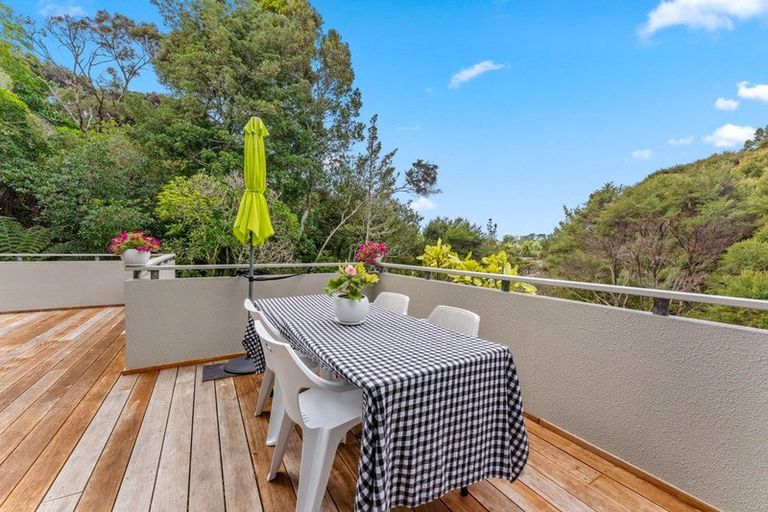 Photo of property in 140 Chelsea View Drive, Chatswood, Auckland, 0626