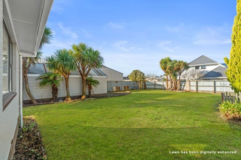 Photo of property in 68 Russley Road, Russley, Christchurch, 8042
