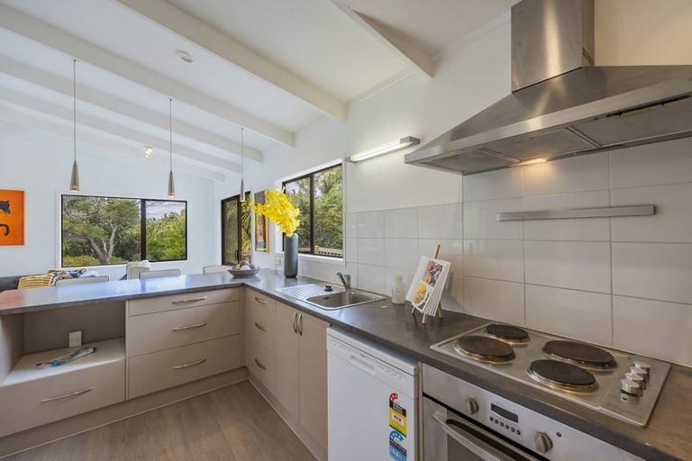 Photo of property in 2/104 Ocean View Road, Northcote, Auckland, 0627