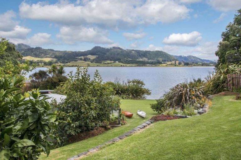 Photo of property in 25 Moana Drive, Mahia, 4198