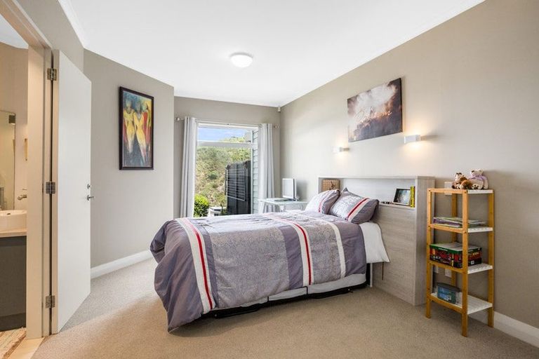 Photo of property in 11 Curnow Way, Kaiwharawhara, Wellington, 6035