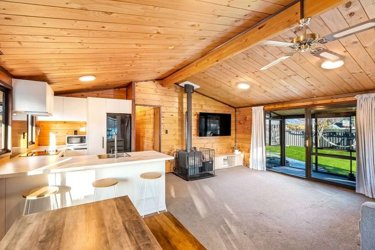 Photo of property in 2 Bruce Street, Cromwell, 9310