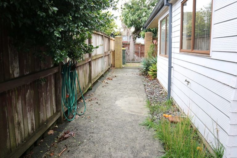 Photo of property in 303 Bucklands Beach Road, Bucklands Beach, Auckland, 2012