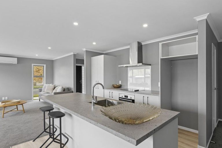 Photo of property in 135 Waipounamu Drive, Kelson, Lower Hutt, 5010