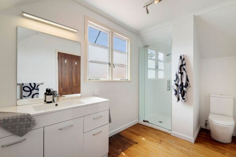 Photo of property in 31 Norwood Road, Bayswater, Auckland, 0622