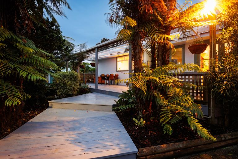 Photo of property in 24 Parkland Crescent, Terrace End, Palmerston North, 4410