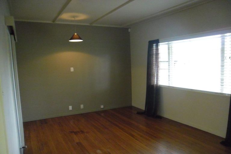 Photo of property in 15 Hattaway Avenue, Bucklands Beach, Auckland, 2012