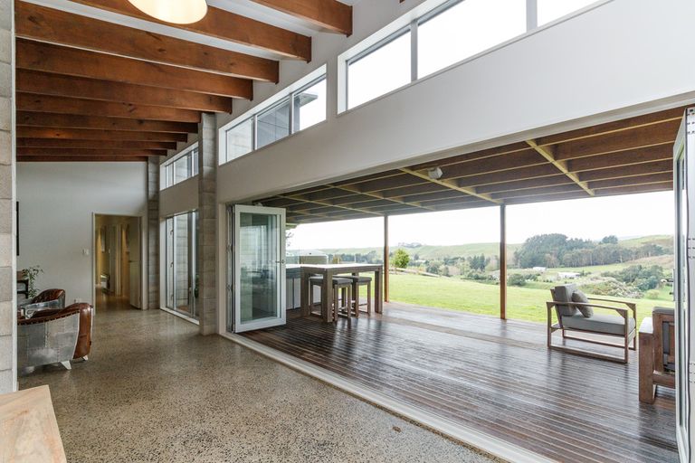 Photo of property in 62 Kereru Drive, Turitea, Palmerston North, 4472