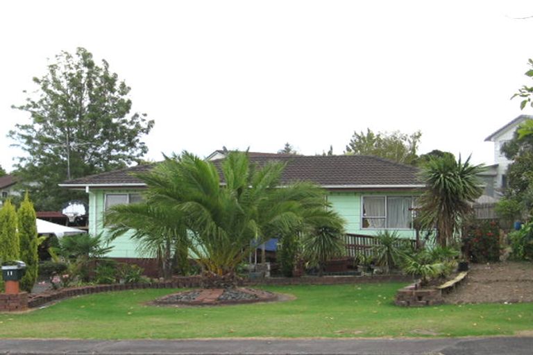 Photo of property in 11 Truscott Place, West Harbour, Auckland, 0618