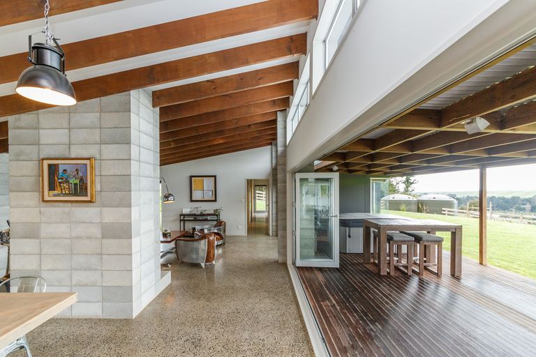 Photo of property in 62 Kereru Drive, Turitea, Palmerston North, 4472