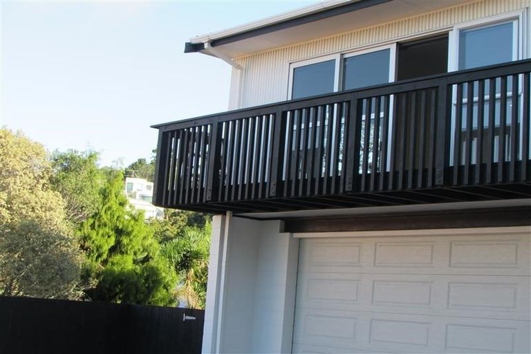 Photo of property in 2/76 Heathcote Road, Castor Bay, Auckland, 0620