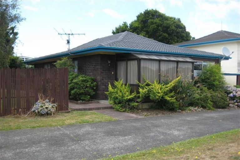 Photo of property in 1/61 Highland Park Drive, Highland Park, Auckland, 2010