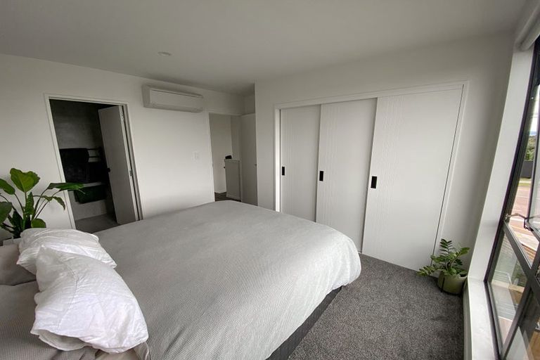 Photo of property in 2/103 Flanshaw Road, Te Atatu South, Auckland, 0610