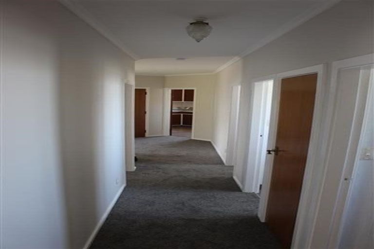 Photo of property in 11 Breton Grove, Kingston, Wellington, 6021