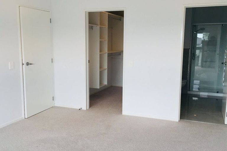 Photo of property in 31 Forbes Mccammon Drive, Swanson, Auckland, 0614