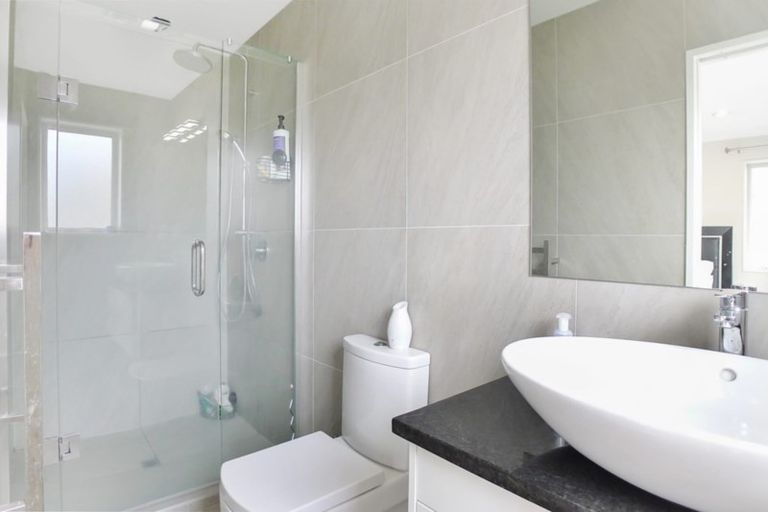 Photo of property in 4 Iwinuku Crescent, Wattle Downs, Auckland, 2103