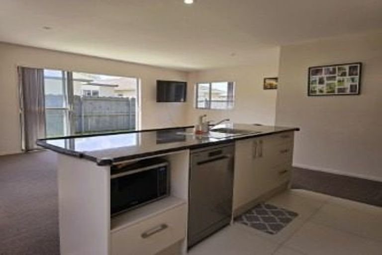 Photo of property in 11 Pipipi Crescent, Takanini, 2112