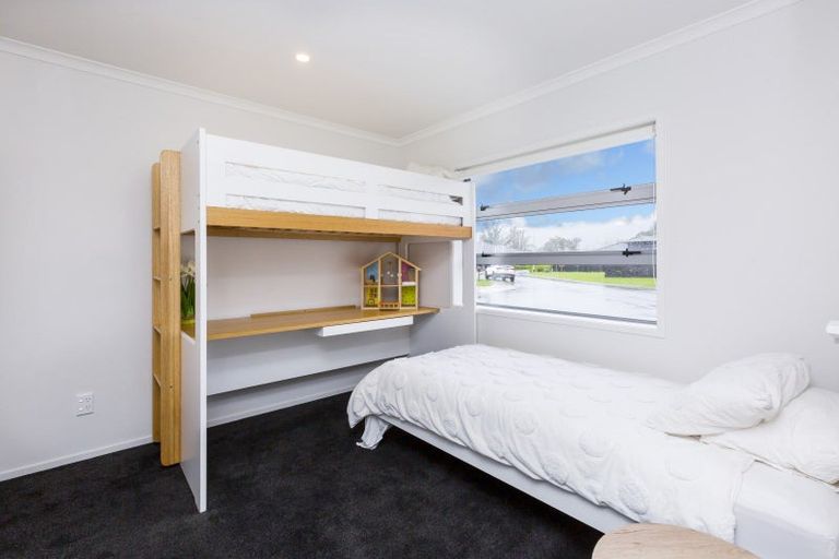 Photo of property in 14 Passchendaele Grove, Trentham, Upper Hutt, 5018