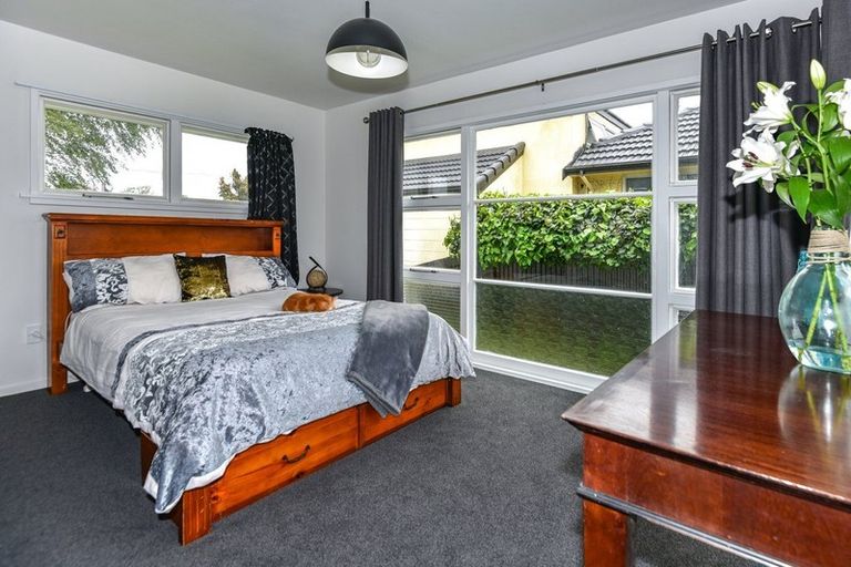 Photo of property in 1 Brookby Crescent, Avonhead, Christchurch, 8042