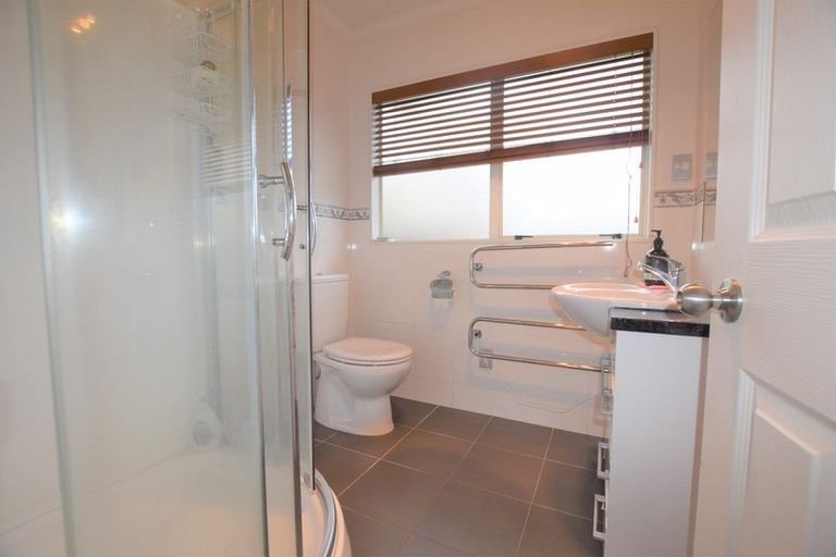 Photo of property in 23 Leafield Crescent, Henderson, Auckland, 0612