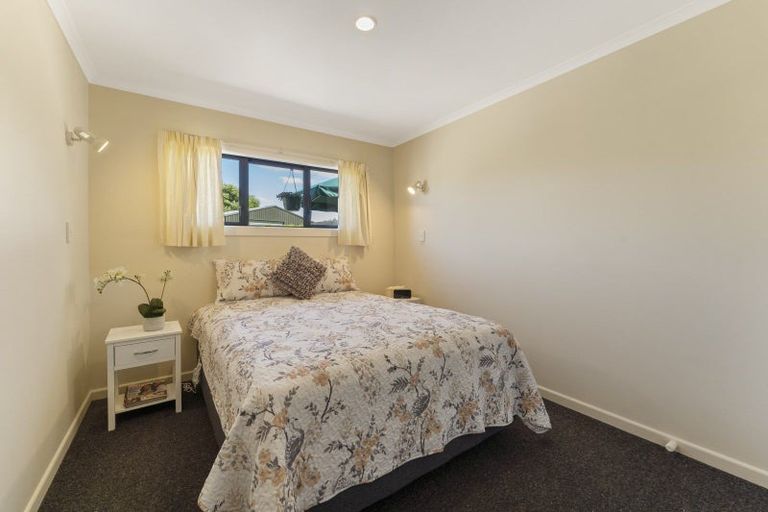 Photo of property in 14 Tararua Crescent, Otaki, 5512