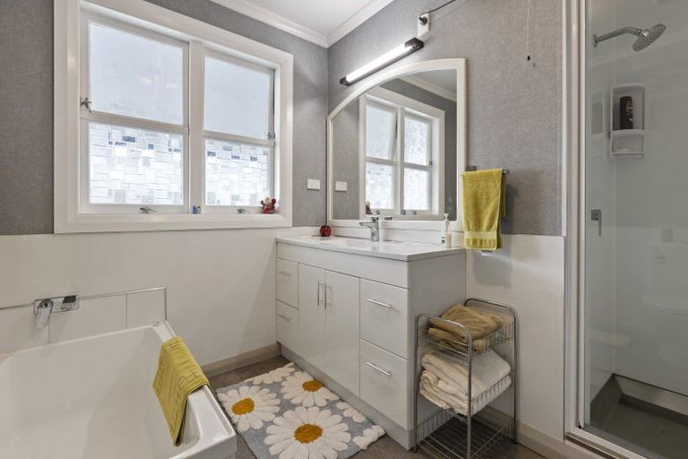 Photo of property in 60 Cutfield Street, Inglewood, 4330