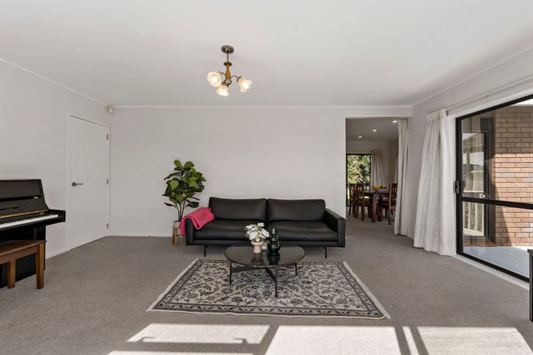 Photo of property in 2/42 Beulah Avenue, Rothesay Bay, Auckland, 0630