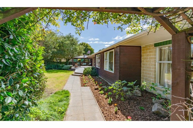 Photo of property in 51a Glenharrow Avenue, Avonhead, Christchurch, 8042