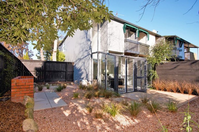 Photo of property in 1/43 Fendalton Road, Fendalton, Christchurch, 8014