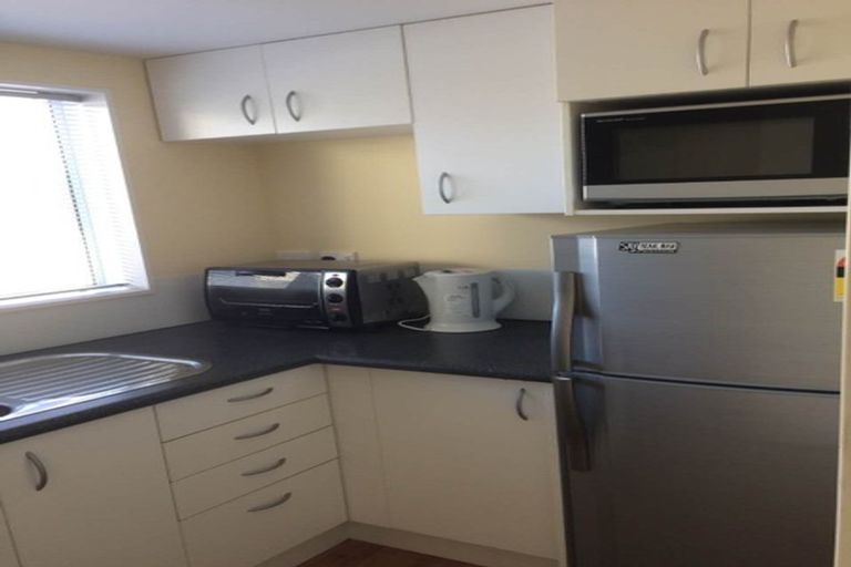 Photo of property in 16 Frobisher Street, Island Bay, Wellington, 6023