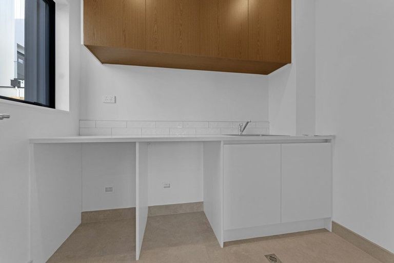 Photo of property in 2 Irwin Lane, Windsor Park, 0632